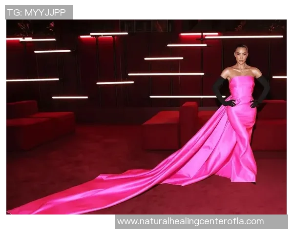 C罗与卡戴珊酒店120分钟自律与流量的完美结合引发热搜与财报双赢 C罗与卡戴珊酒店120分钟自律与流量的完美结合引发热搜与财报双赢